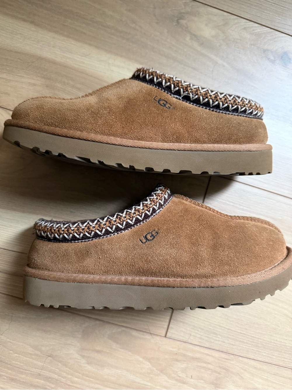 UGG Tasman Cheatnut-Lined Interior